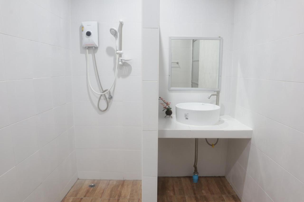 ตะวันแมนชั่น Apartment Ban Na Khua Екстериор снимка